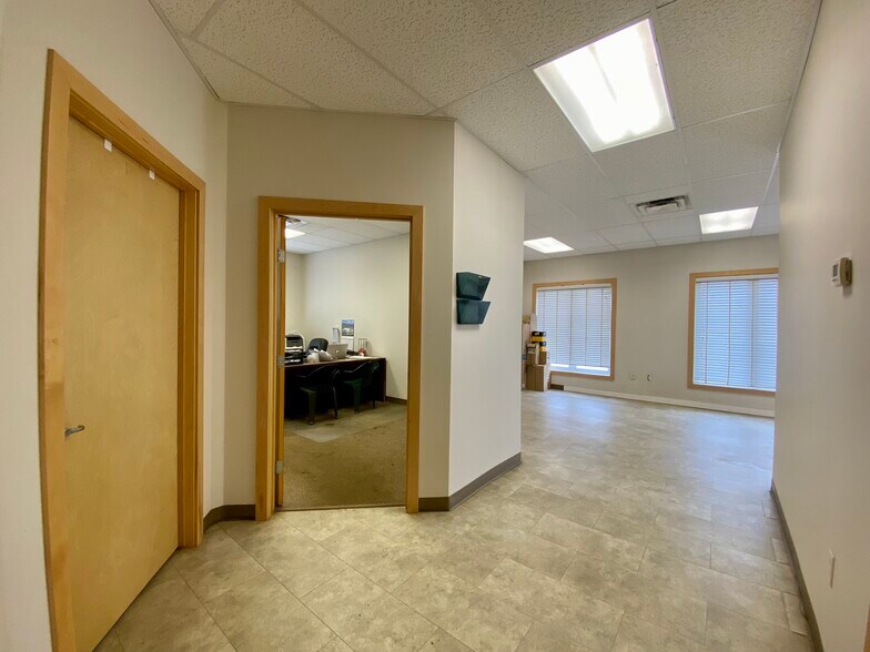 More Photos Of 6847 66 St, Lloydminster Manufacturing For Lease