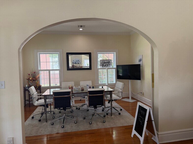 More Photos Of 917 N Monroe St, Tallahassee Coworking Space