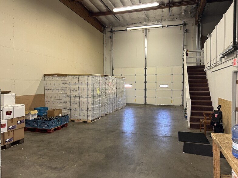 More Photos Of 6750-6770 SW 111th Ave, Beaverton Warehouse For Lease