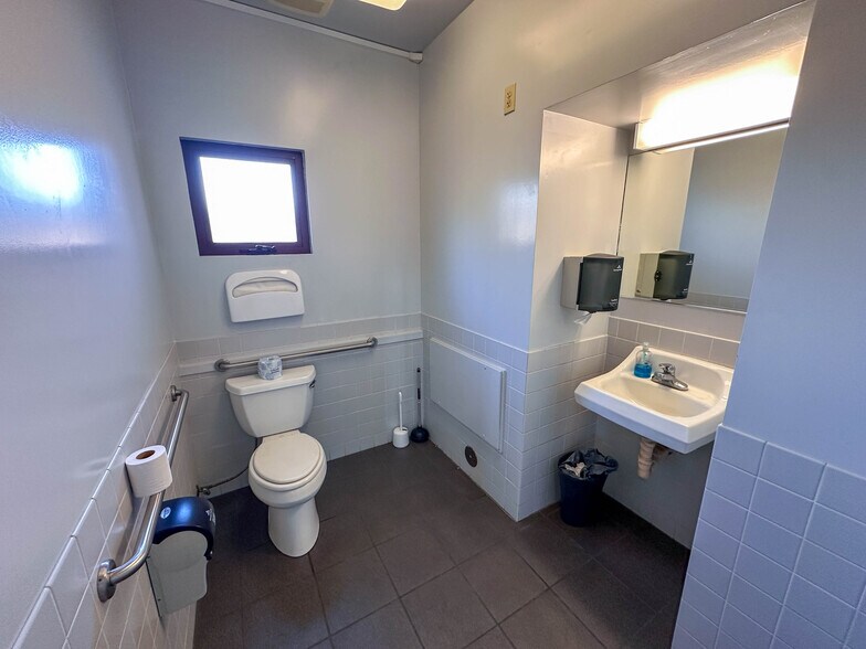 More Photos Of 2100 Del Monte Ave, Monterey Auto Repair For Sale