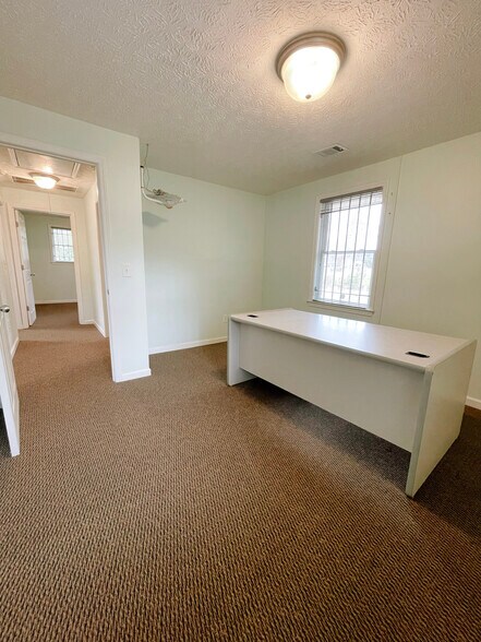 More Photos Of 5940 Hodges Dr, Columbus Office Residential For Sale