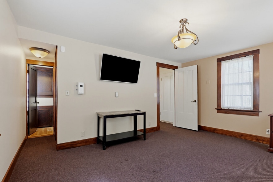 More Photos Of 517 Monroe St, Sheboygan Falls Office For Sale
