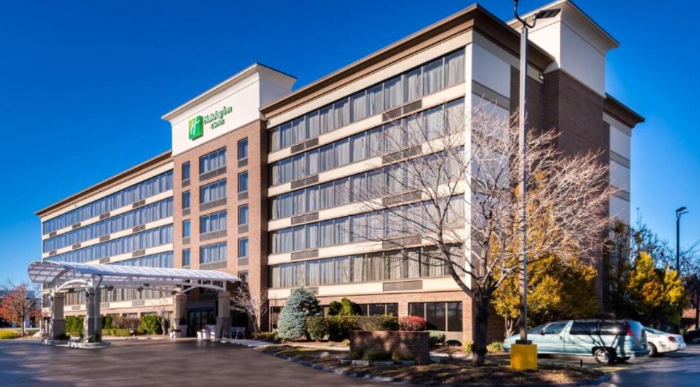 Primary Photo Of 30000 Van Dyke Ave, Warren Hotel For Lease