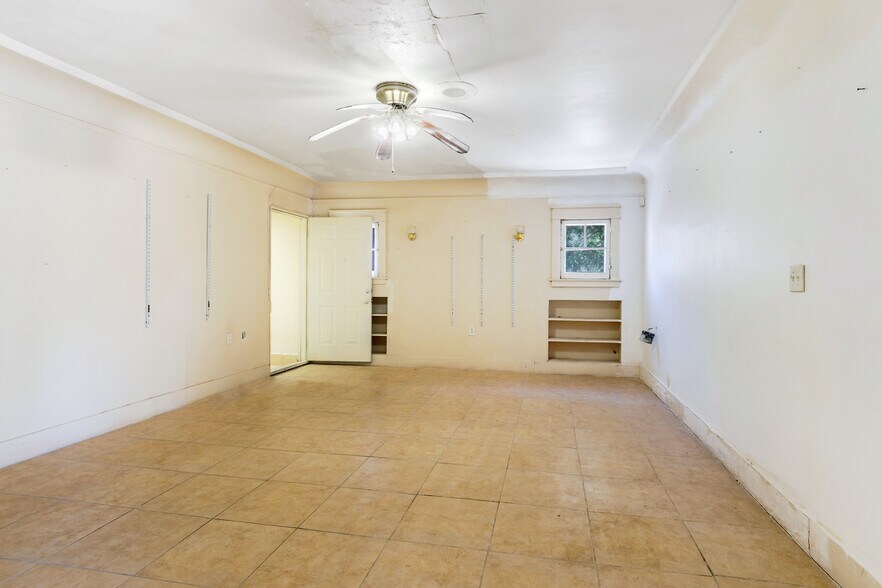 More Photos Of 947 W Ramsey St, Banning Freestanding For Sale