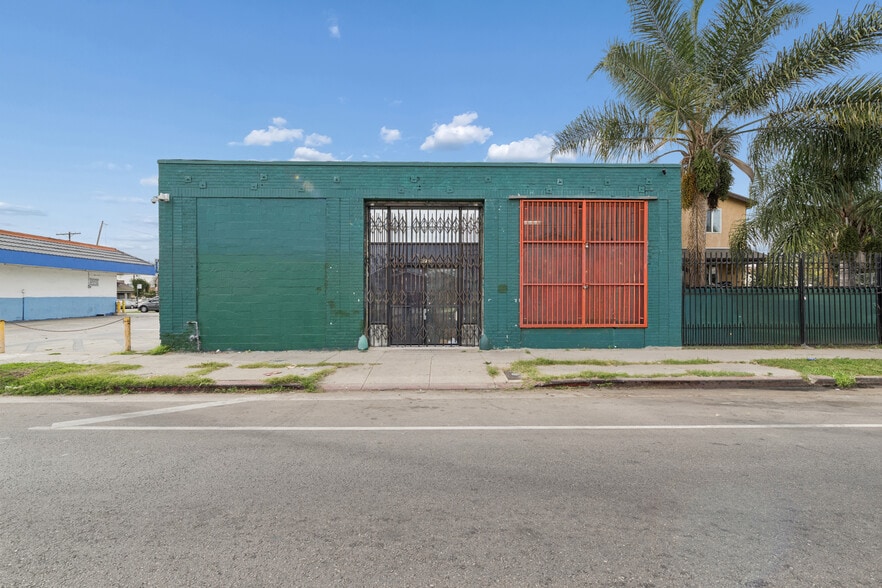 Primary Photo Of 6215 S San Pedro St, Los Angeles Service For Sale