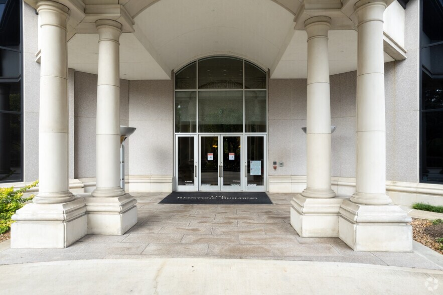 More Photos Of 109 N Post Oak Ln, Houston Office For Lease