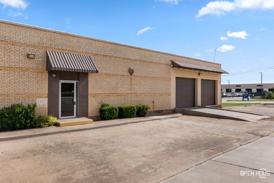 More Photos Of 2200 5th St, Wichita Falls Warehouse For Sale
