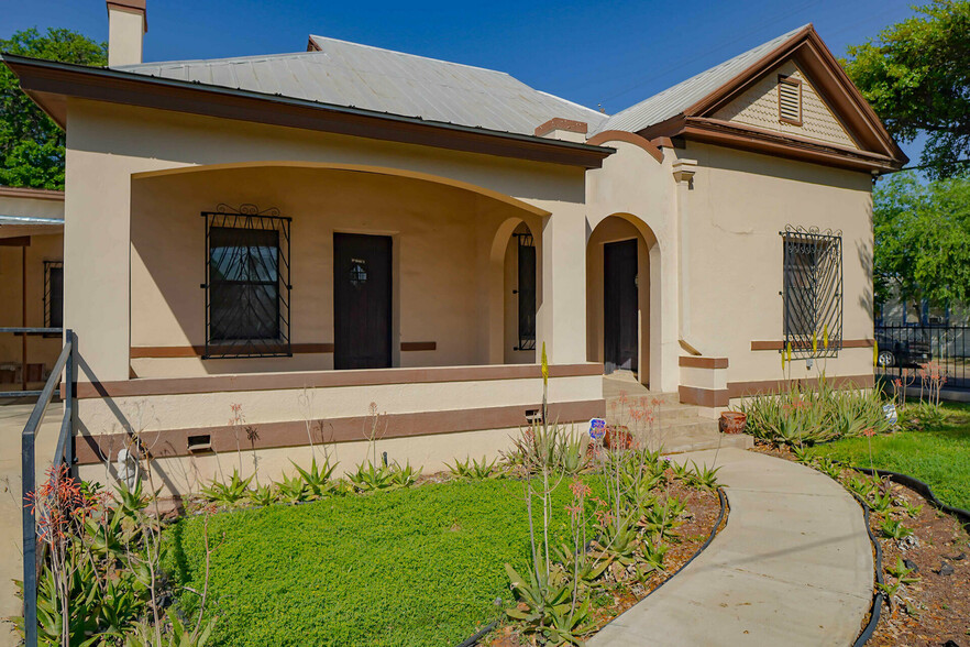 Primary Photo Of 1020 Davis Ave, Laredo Office For Lease