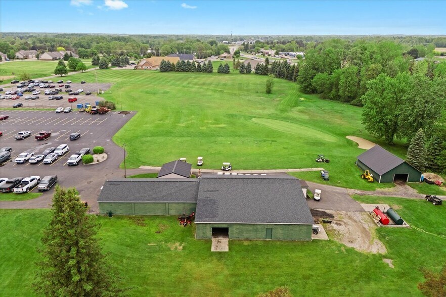 More Photos Of 9512 E Lippincott Blvd, Davison Golf Course Driving Range For Sale