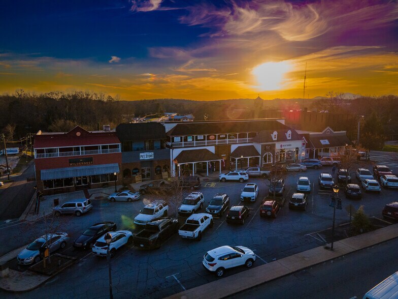 More Photos Of 1423 Washington St, Clarkesville Storefront Retail Office For Lease