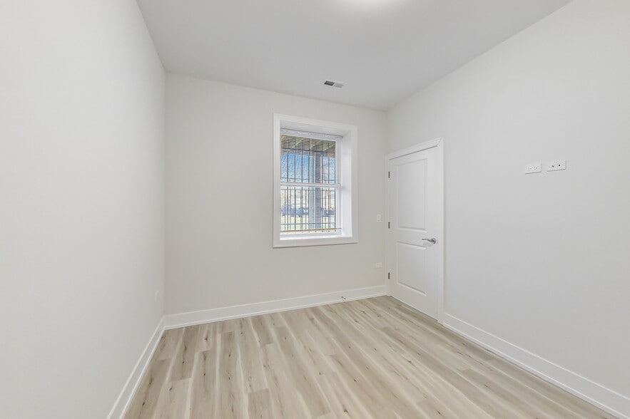 More Photos Of , Chicago Multifamily For Sale