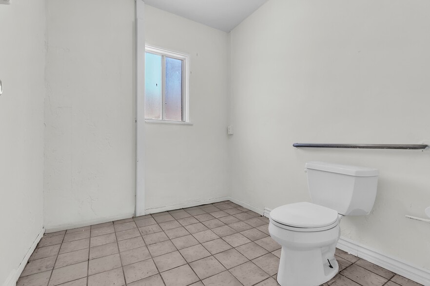 More Photos Of 9707 Flower St, Bellflower Religious Facility For Lease