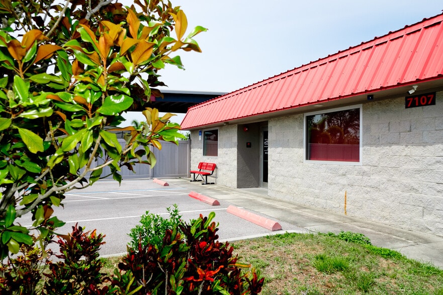 More Photos Of 7107 24th Ct E, Sarasota Warehouse For Sale