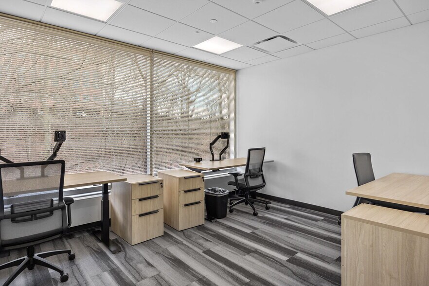 More Photos Of 1000 Northbrook Dr, Trevose Office For Sale