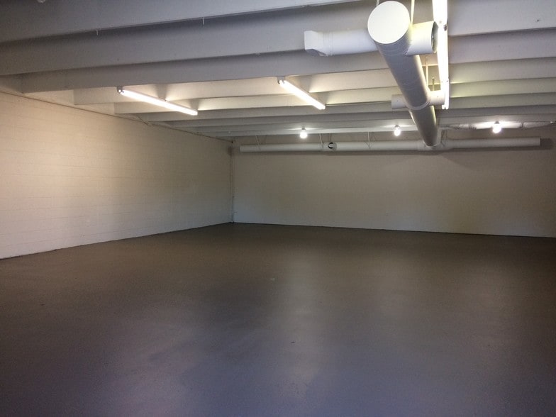 More Photos Of 1985 S Highway 101, Duncan Freestanding For Sale