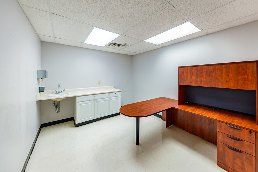 More Photos Of 909 E St Patrick St, Rapid City Storefront Retail Office For Sale