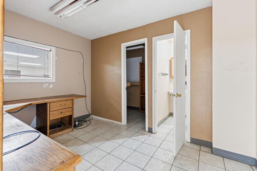 More Photos Of 516 FM 3083 Rd, Conroe Industrial For Lease