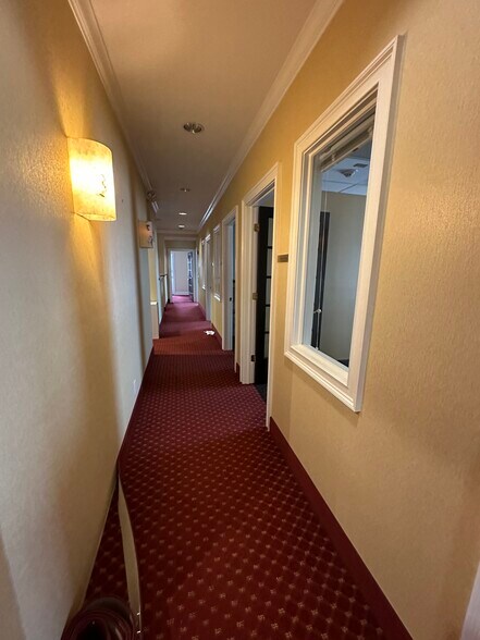 More Photos Of 25 Nassau Ln, Island Park Office For Lease