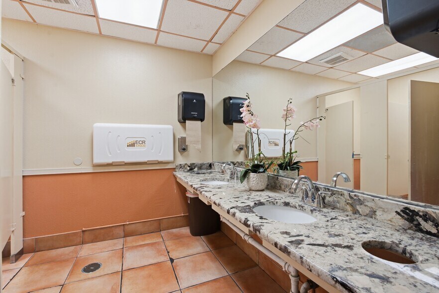 More Photos Of 2284 Gulf To Bay Blvd, Clearwater Restaurant For Sale