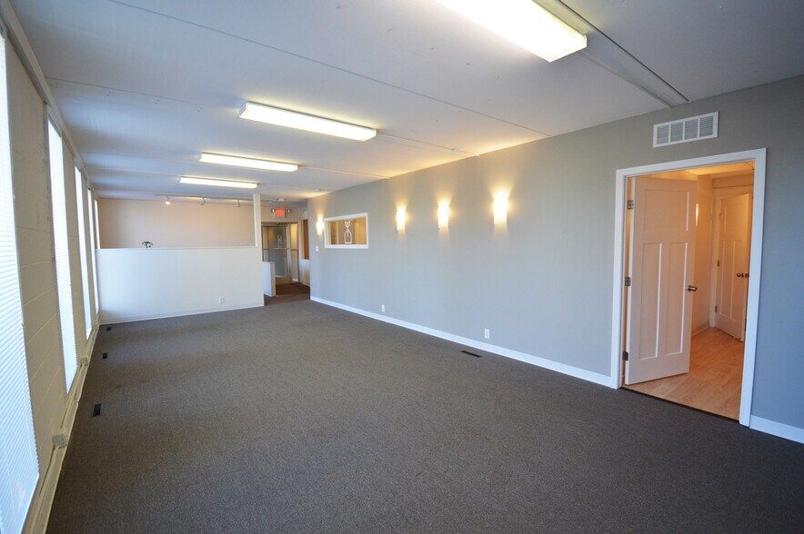 More Photos Of 1901 Lendew St, Greensboro Office For Lease