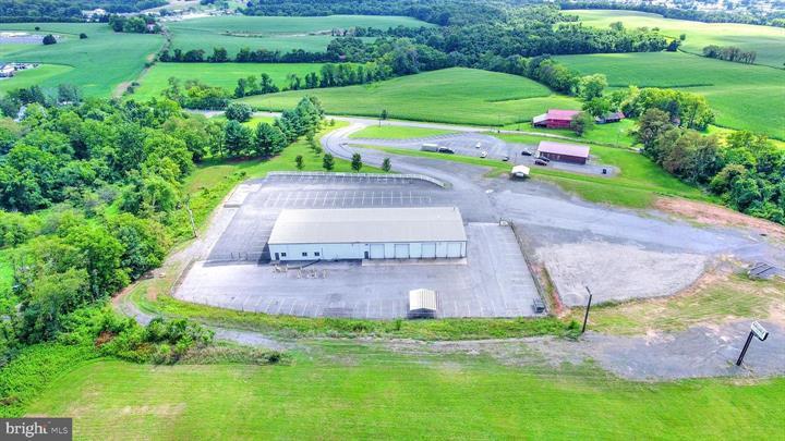 More Photos Of 57 W Shortcut Rd, Newport Showroom For Sale