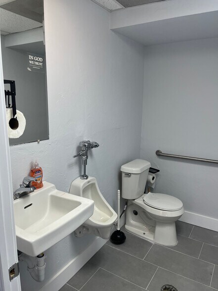 More Photos Of 3120-3131 E Riverside Dr, Fort Myers Research And Development For Sale