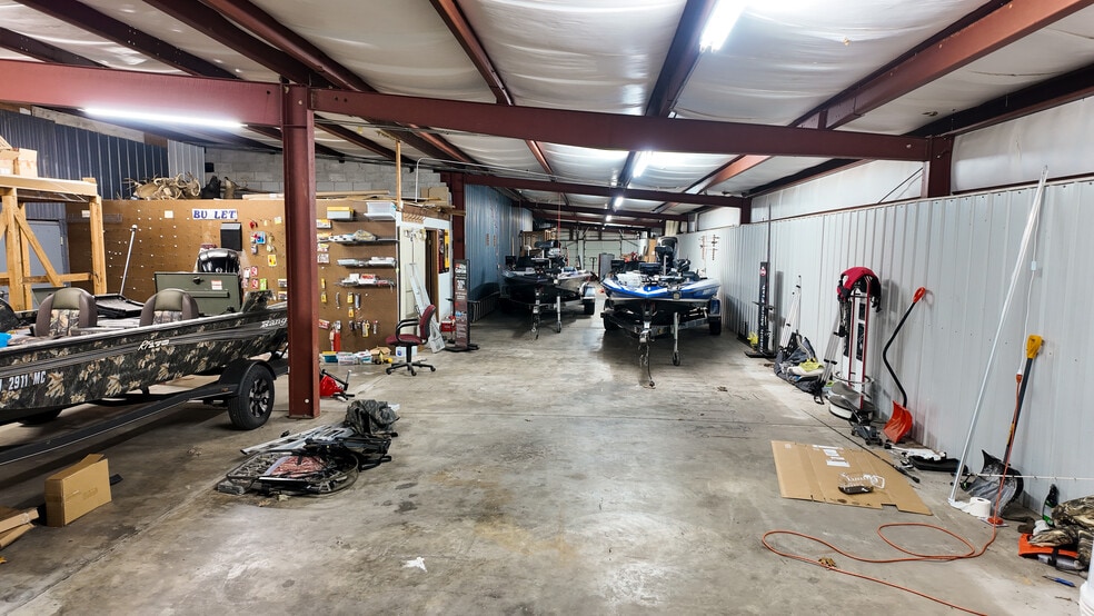 More Photos Of 45 Job Corp Rd, Pine Knot Flex For Sale