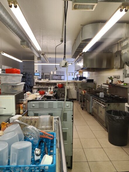 More Photos Of 120 S Echo St, Holdenville Bar For Sale