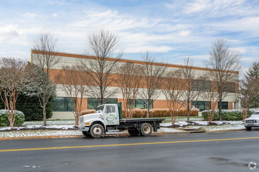 More Photos Of 23480 Rock Haven Way, Dulles Town Center Warehouse For Lease