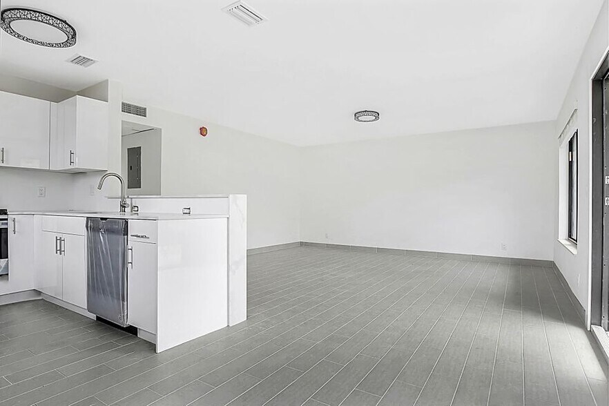 More Photos Of 2638 Lake Dr, Riviera Beach Apartments For Sale