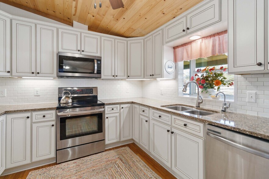 More Photos Of 165 Mari B Dr E, Center Point Flex For Sale