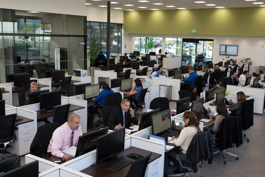 More Photos Of 2940 N Hollywood Way, Burbank Land For Lease