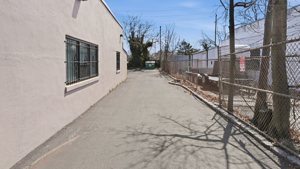 More Photos Of 384 Moffitt Blvd, Islip Warehouse For Sale