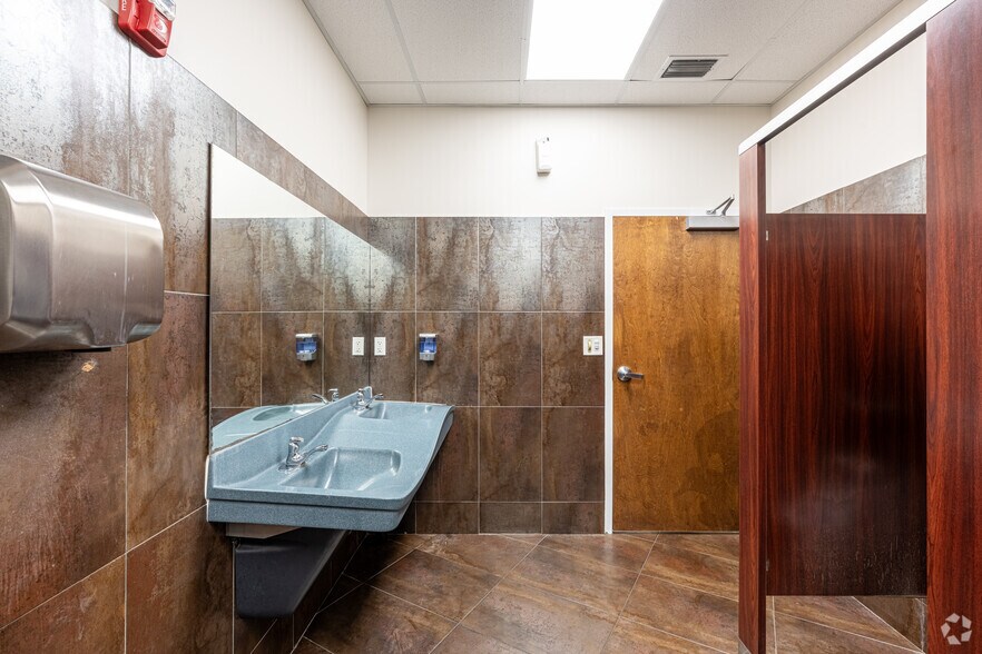 More Photos Of 4577 N Nob Hill Rd, Sunrise Office For Lease