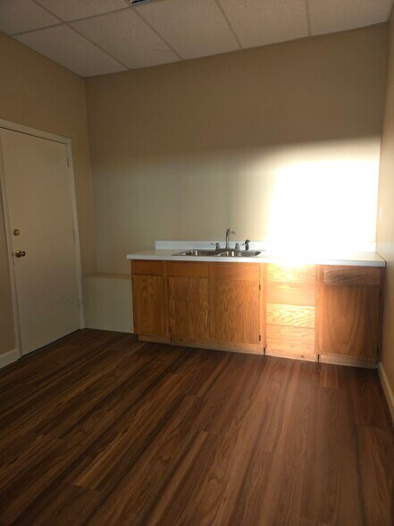 More Photos Of 5373 1st Ave, Birmingham Office For Lease