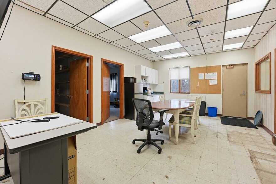 More Photos Of 131 Texas Rd, Northampton Light Manufacturing For Sale