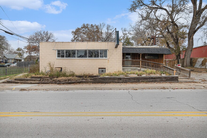 More Photos Of 1008 Bancroft St, Omaha General Retail For Sale
