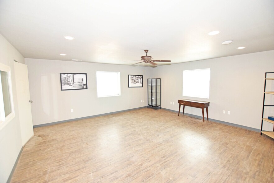 More Photos Of 10503 W County Rd 72, Midland Warehouse For Lease