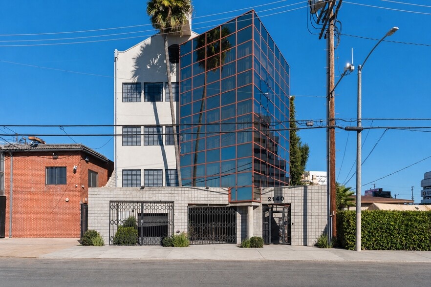 More Photos Of 2140 Cotner Ave, Los Angeles Loft Creative Space For Sale