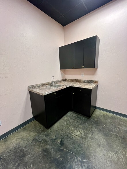 More Photos Of 319 E Main St, Norman Storefront For Lease