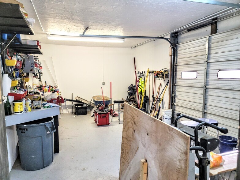 More Photos Of 1583 S 1st St, Abilene Light Distribution For Sale