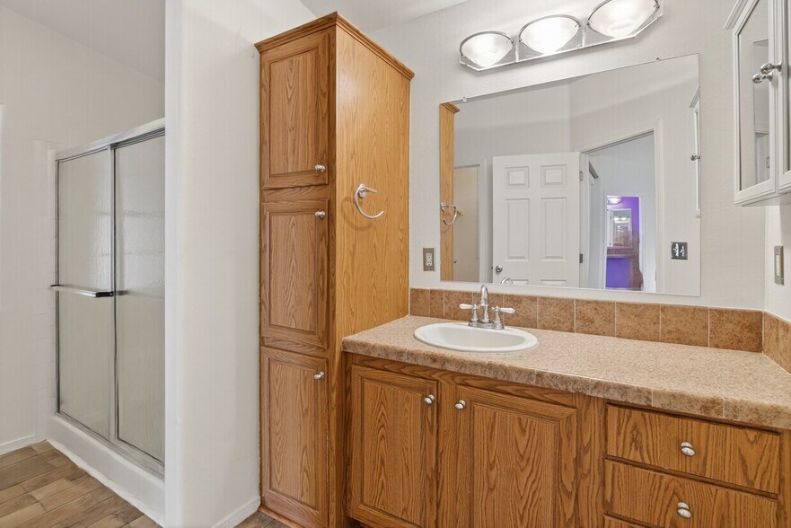 More Photos Of 9259 S Priest Dr, Tempe Showroom For Lease