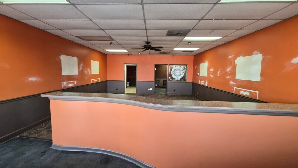 More Photos Of 3S071 State Route 59, Warrenville Restaurant For Lease