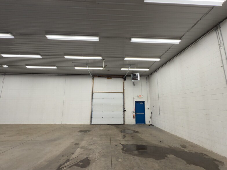 More Photos Of 406 Rt-104, Ontario Freestanding For Lease