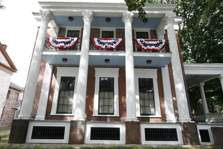 Primary Photo Of 83 Maple St, Springfield Office For Lease