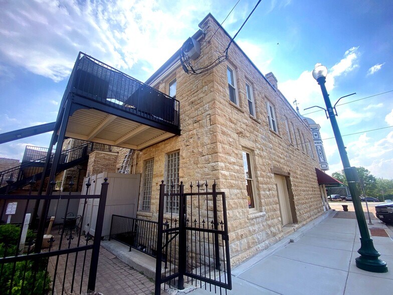 More Photos Of 1100-1106 S State St, Lockport Apartments For Sale