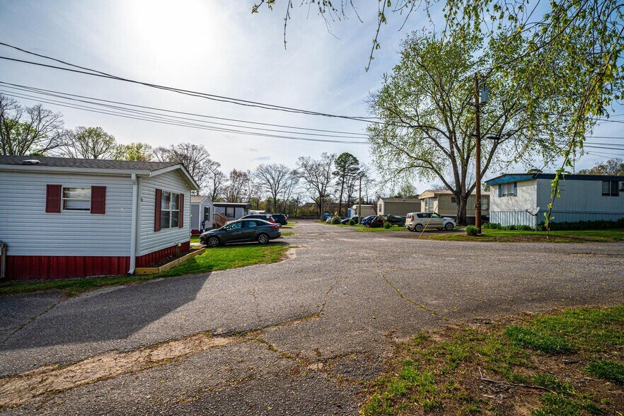 1521 Airport Rhodhiss Rd, Hickory, NC 28601 Manufactured Housing