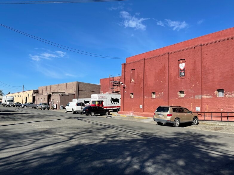 More Photos Of 8 W 9th St, Santa Rosa Warehouse For Lease