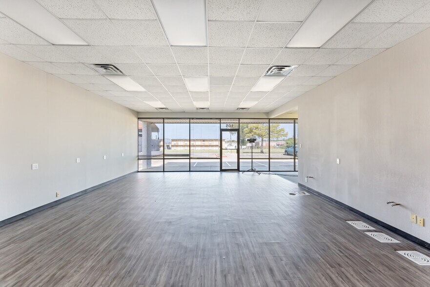 More Photos Of 300-331 Aaron Ave, Arlington Warehouse For Lease