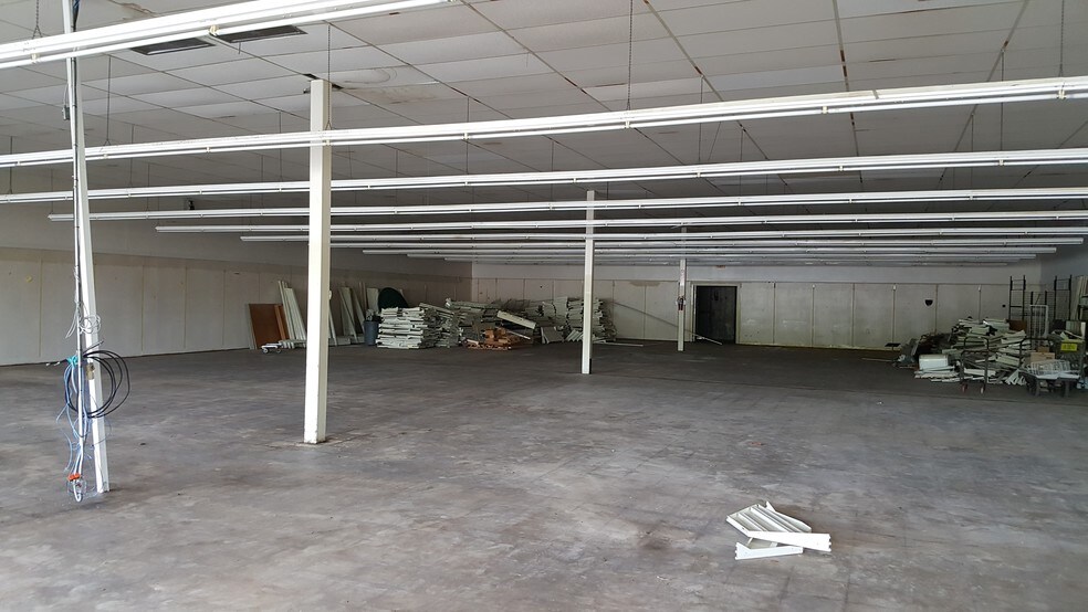 More Photos Of 201 S Charleston Ave, Fort Meade General Retail For Lease